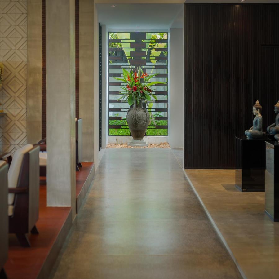 Eightfold Urban Resort Сиемрип Экстерьер фото Interior of the hotel