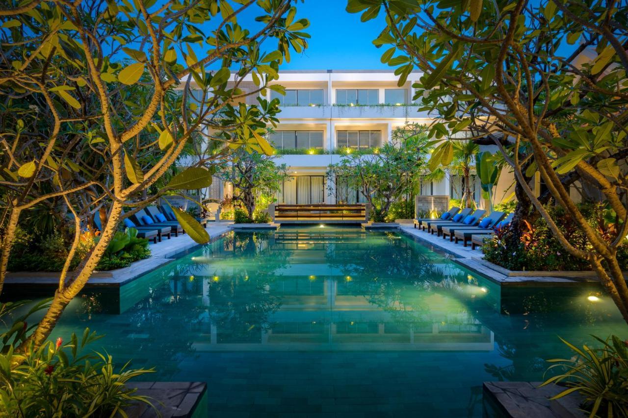 Eightfold Urban Resort Сиемрип Экстерьер фото The hotel's swimming pool