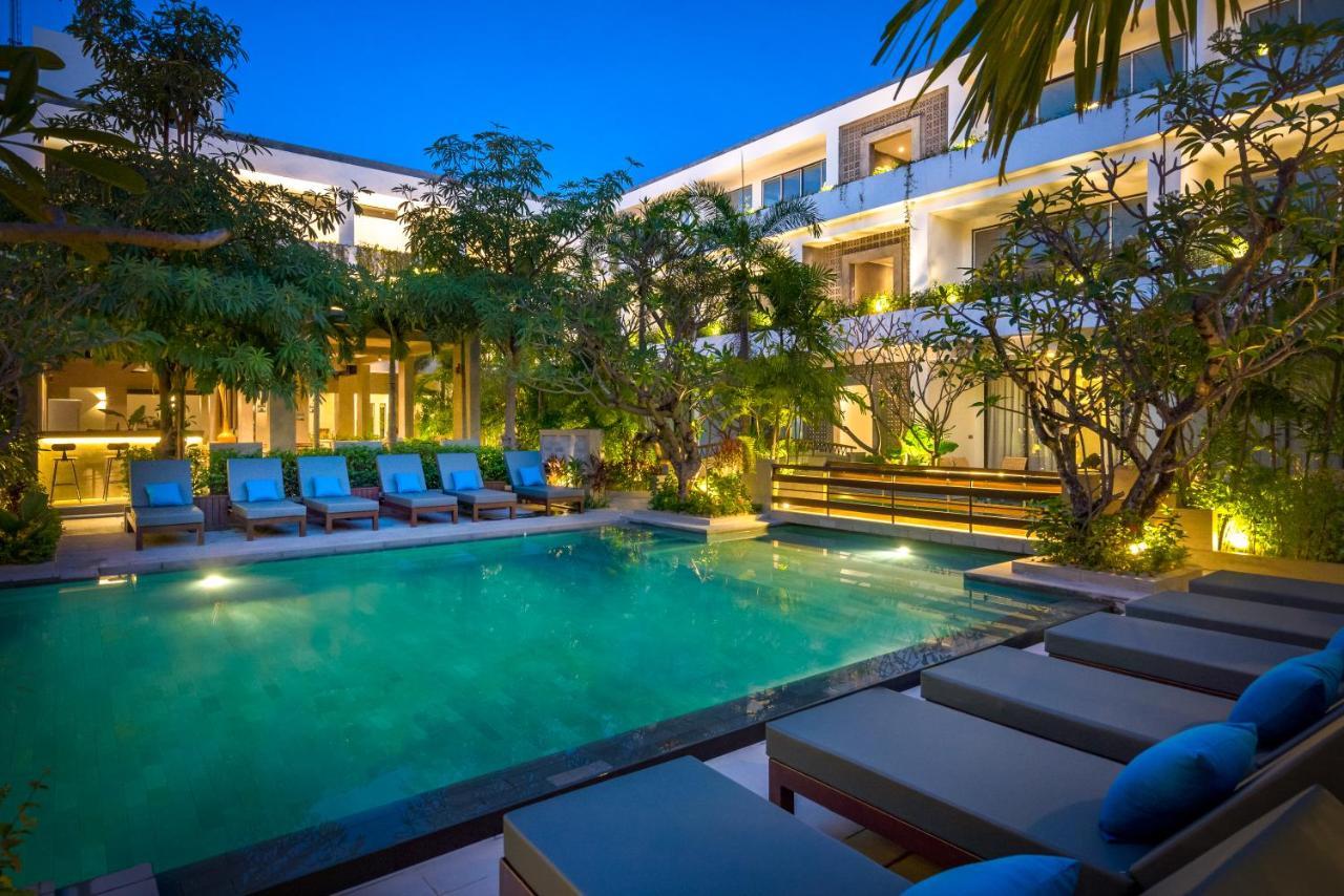 Eightfold Urban Resort Сиемрип Экстерьер фото The hotel's pool