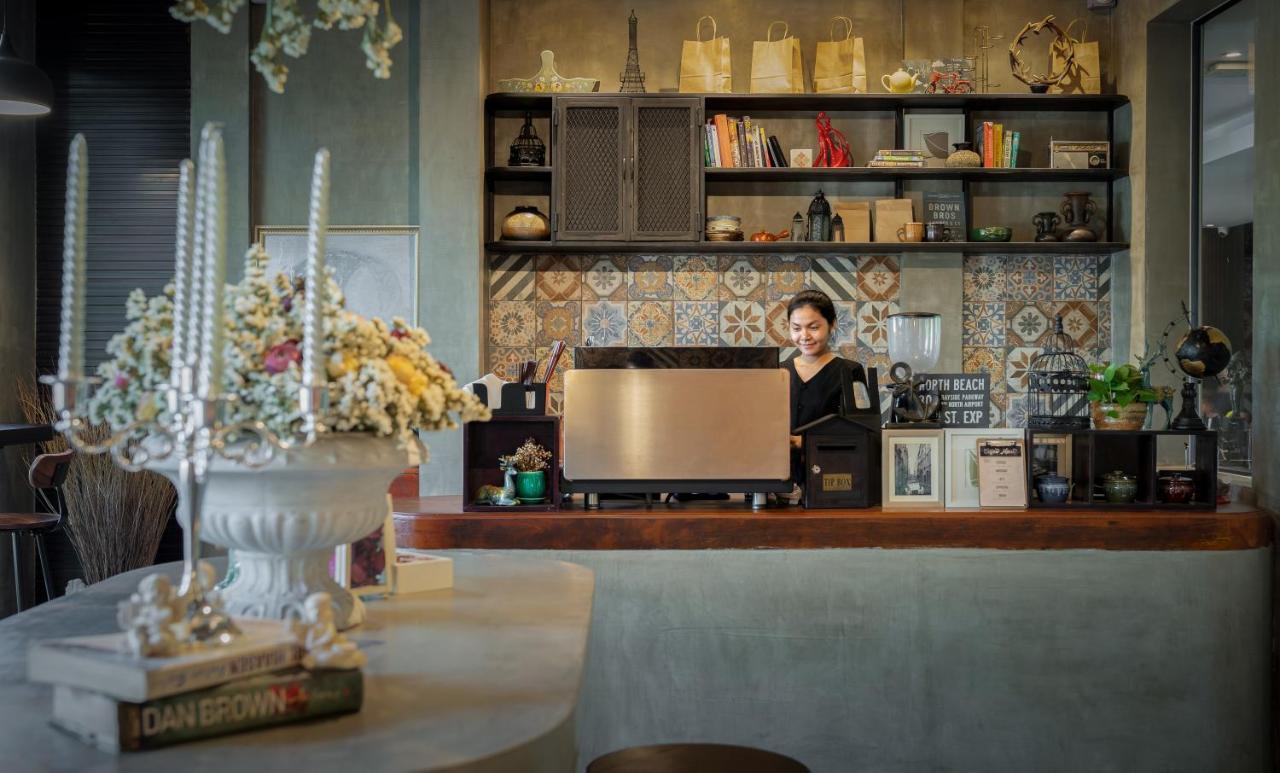 Eightfold Urban Resort Сиемрип Экстерьер фото A coffee shop in Bangkok, Thailand