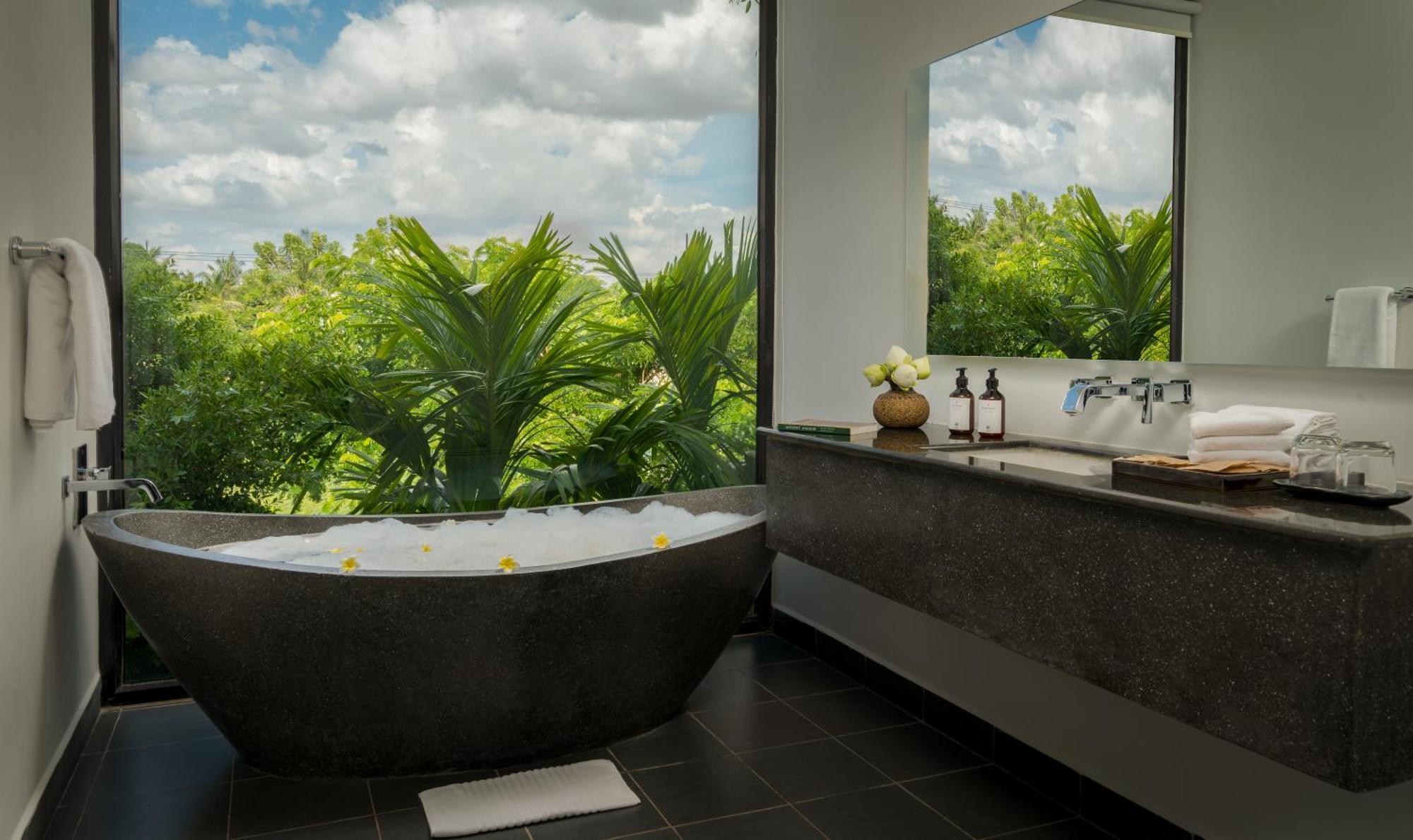 Eightfold Urban Resort Сиемрип Экстерьер фото Bathroom at the Bvlgari Hotel, Mexico City