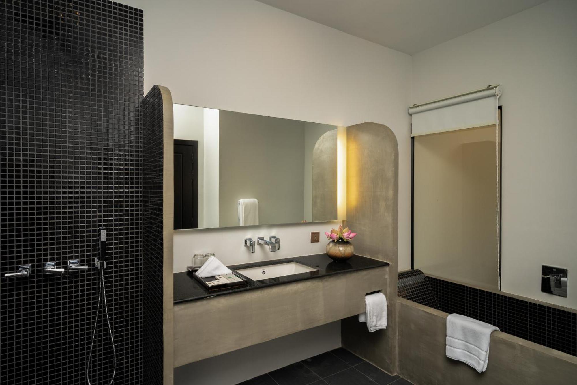 Eightfold Urban Resort Сиемрип Номер фото Bathroom